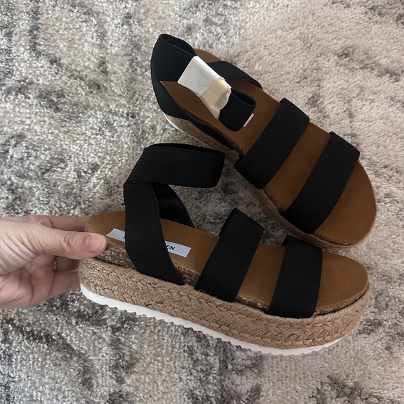 Steve Madden kid sandals - Picture 2 of 2